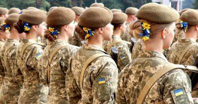 Выезд закрыт? Что ждет военнообязанных женщин с 1 октября - focus.ua - Украина