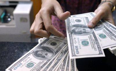 Доллар снова штормит: банки и обменники обновили курс валют на воскресенье 1 октября