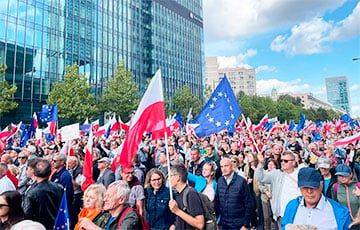 В центре Варшавы проходит многотысячный марш оппозиции