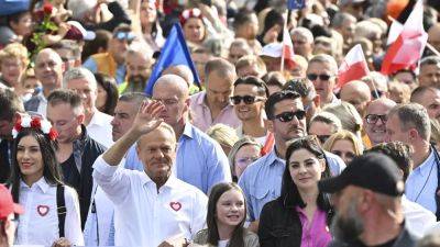 Польская оппозиция вышла на "Марш миллиона сердец"