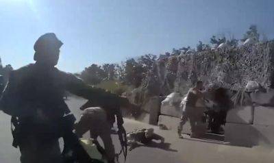 Положили полицейских на землю: люди в форме жестко накрыли блок-пост в Харьковской области