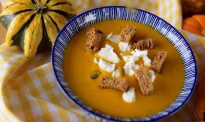Сезон тыквенных деликатессов: как приготовить полезный для здоровья тыквенный суп с семечками