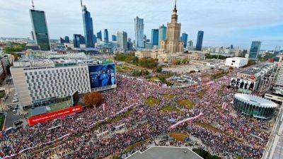"Марш миллиона сердец": крупнейшая манифестация оппозиции в Варшаве