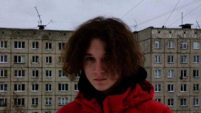 В Барнауле полиция задержала поэта за чтение антивоенных стихов - svoboda.org - Москва - Украина - Тверь - Барнаул
