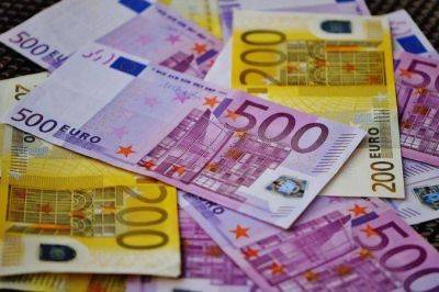 Курс валют НБУ: доллар подешевел на 3 копейки, евро — на 17 копеек