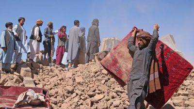 Надежды найти выживших тают с каждым часом - ru.euronews.com - Afghanistan - Герат