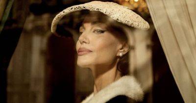 Поразительное сходство: появились первые фото Анджелины Джоли в роли Марии Каллас