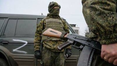 "Хамство и перегар присутствуют": В сети сообщили, как оккупанты раздают повестки на Луганщине