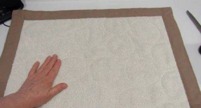 Как почистить коврик для ванной за 5 минут: убираем плесень и запах