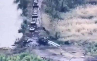 Російська колона бронетехніки не змогла форсувати річку