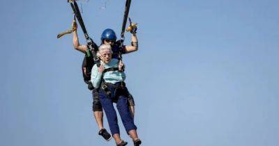 Хотела стать мировой рекордсменкой: В США умерла 104-летняя женщина, успешно прыгнувшая с парашютом