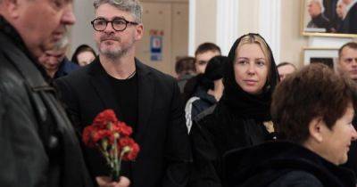 Люди стояли в очередях с цветами: в Киеве прошла церемония прощания с Ниной Матвиенко (ФОТО, ВИДЕО)