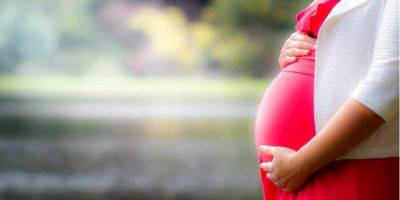 Украинские медики приняли роды у девушки, которая отрицала беременность, жалуясь на вздутие живота