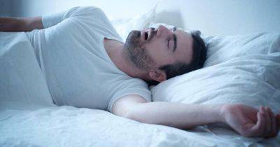 Засыпать в уютной тишине: ученые рассказали, как легко избавиться от храпа