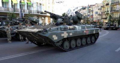 С парада на фронт: украинские бойцы показали редкую машину БМП-1ТС на передовой (видео)