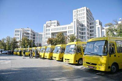 12 школьных автобусов передали шести громадам Харьковщины
