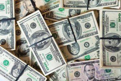 Курс валют НБУ: доллар подешевел на четыре копейки