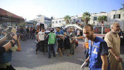 Тысячи людей покидают Газу, опасаясь наземной операции Израиля