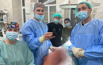 В прифронтовом госпитале медики извлекли из тела бойца хвостовик мины