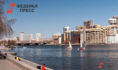 В Екатеринбурге сносят легендарную лодочную станцию на Городском пруду