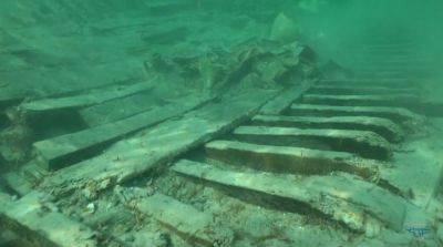 Везло загадочный груз: почему 1800-летнее римское судно подняли со дна моря в клетке?