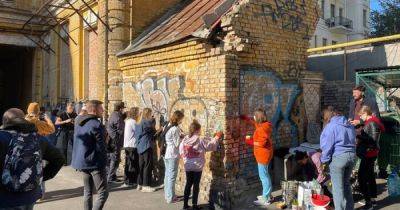 Акция у дома Сикорского: активисты требуют от Шмыгаля вернуть историческое здание громаде