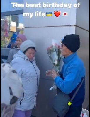В Харькове пенсионеры поздравили японского волонтера Фуминори Цучіко (видео)