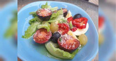 Салат с помидорами, перцем и виноградом: насладитесь палитрой сезонных вкусов