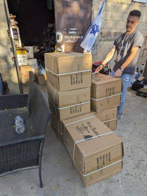 Русскоязычные волонтеры создали склад для солдат и эвакуированных в Петах-Тикве - vesty.co.il - Украина - Израиль