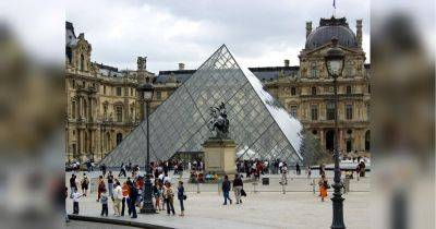 Угроза теракта: посетителей Лувра эвакуировали, музей временно закрыли