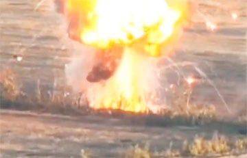 Детонация боекомплекта разорвала на части БМП-2 российских оккупантов
