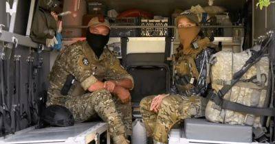 "Черный юмор помогает": парамедики ССО рассказали о своей обыденности на фронте (видео) - focus.ua - Украина