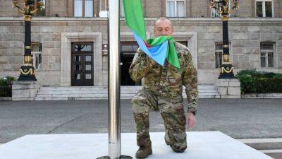 Алиев поднял флаг Азербайджана над бывшим центром Нагорного Карабаха