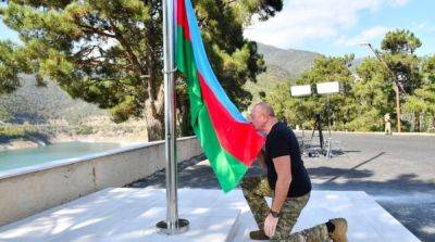 Президент Азербайджана поднял государственный флаг в столице Нагорного Карабаха