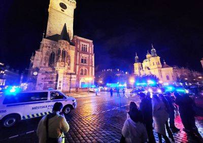 Полиция Праги эвакуировала людей со Староместской площади из-за подозрительного предмета