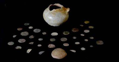 В Шотландии нашли монеты 17 века - фото и история находки