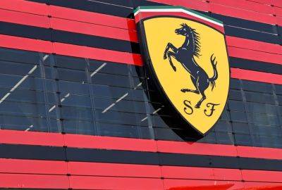 Ferrari начала продавать суперкары за криптовалюту в США