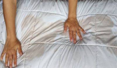Как быстро постирать пятна на одеяле: исчезнут бесследно