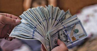 Доллар катится вниз, только ленивые украинцы не закупились валютой: Курс валют на 17 октября 2023