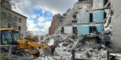 Россияне обстреляли Славянск: под завалами общежития есть люди