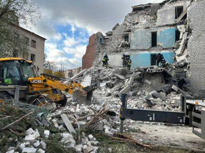 Удар по Славянску 17 октября – под завалами общежития находятся два человека – фото и видео