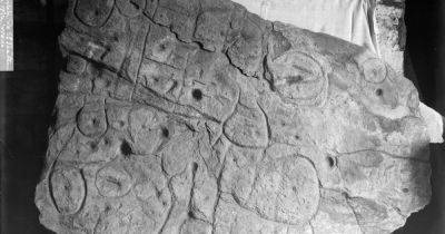 Как камень бронзового века стал картой сокровищ: ученые нашли новые фрагменты плиты Сен-Белек - focus.ua - Украина - Франция - Париж - Находка - Европа