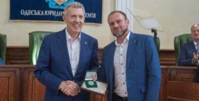 Глава Одесского НАБУ Деулин получил орден от Кивалова: СМИ просит обратить внимание на друзей Олега Кипера