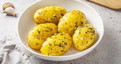 Украинцы из Израиля привезли рецепт «Картофель по-еврейски»: понравится всей семье, попросят добавки