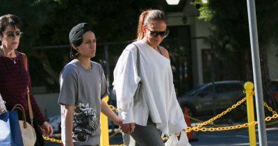 Дженнифер Лопес сходила на шопинг с 15-летней дочерью (фото)