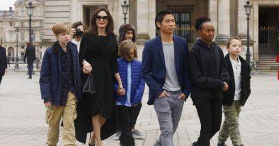 Сыновья Анджелины Джоли появились с ней на съемочной площадке "Марии" (фото)