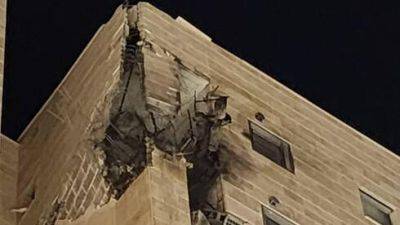 Ракетный залп по Тель-Авиву и Гуш-Дану, в Сдероте попадания в жилые дома