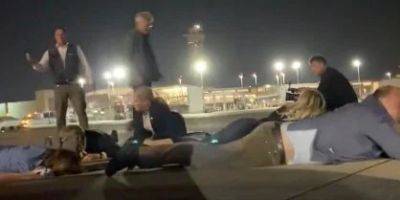 Шольц был вынужден лечь на землю в аэропорту Тель-Авива во время воздушной тревоги