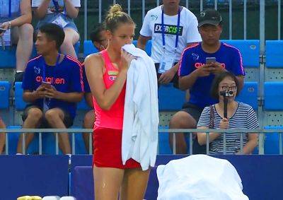 Каролина Плишкова - Чешская теннисистка получила нелепую травму по ходу матча: видео - vinegret.cz - Чехия