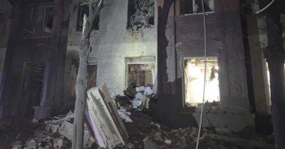 Есть погибший, повреждено 8 квартир: ВС РФ ударили по многоэтажному дому в Запорожье (фото)